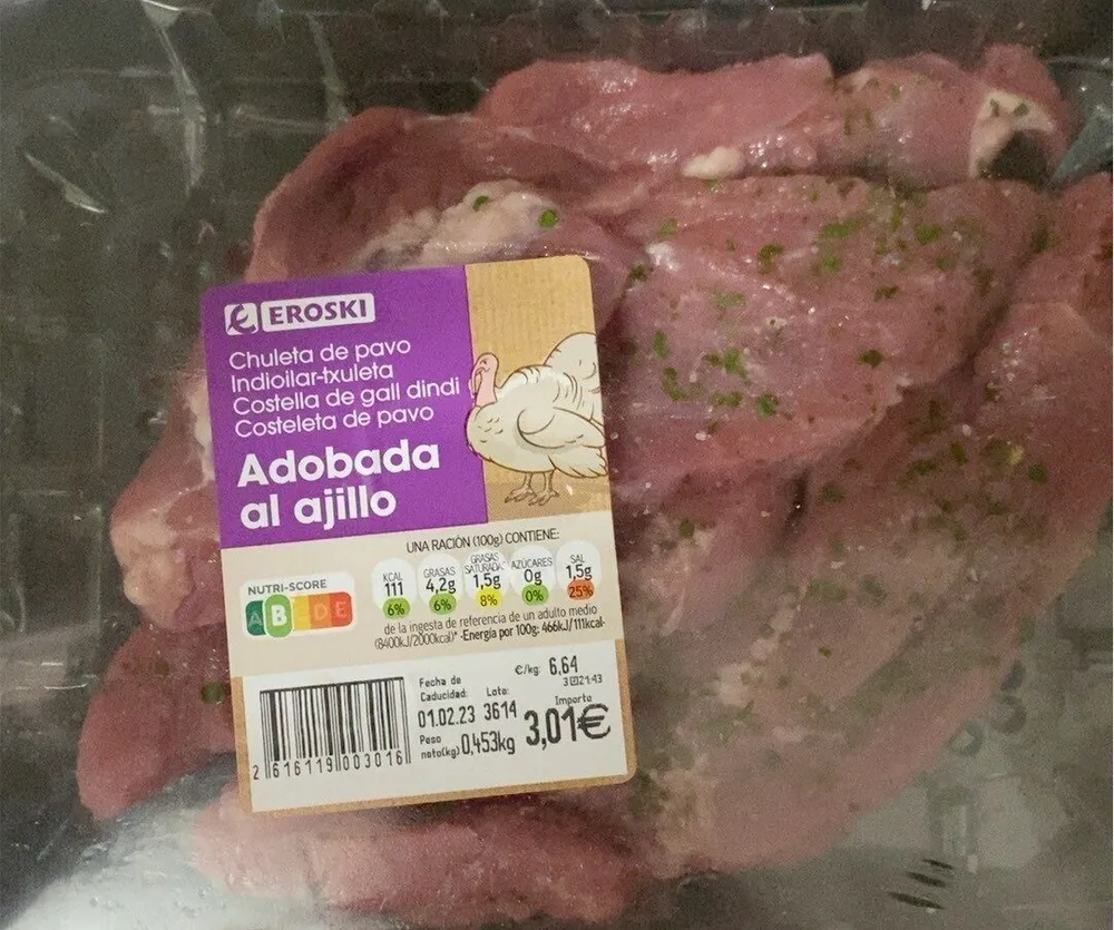 Chuleta de pavo adobada al ajillo