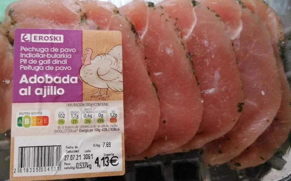 Pechuga de pavo adobada al ajillo