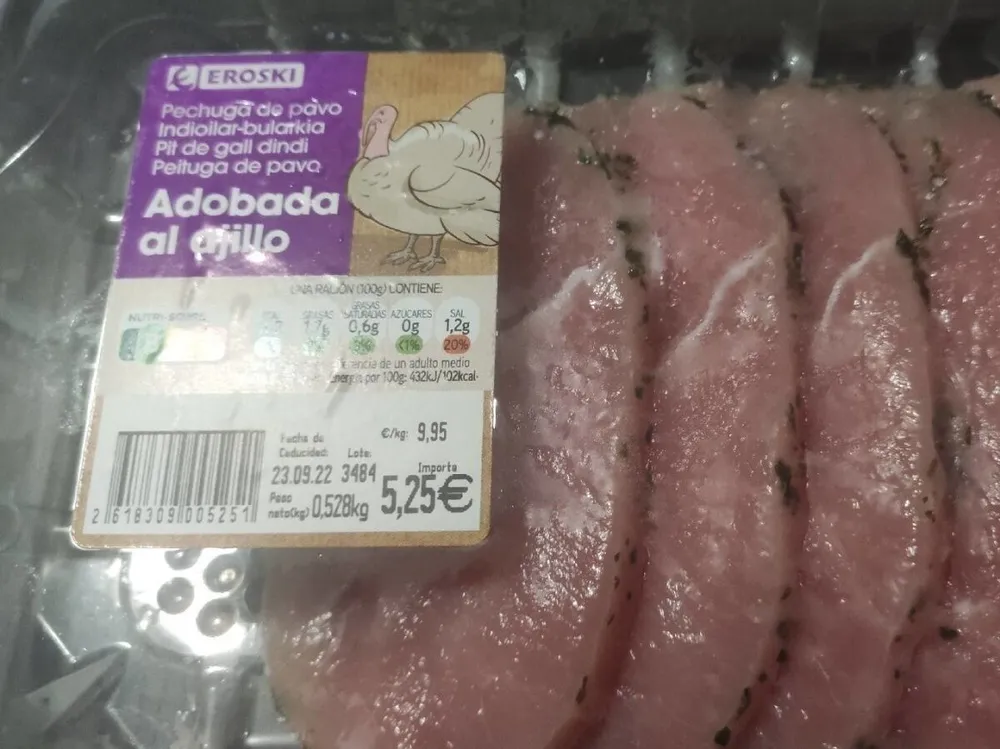 Adobada al ajillo, pechuga pavo