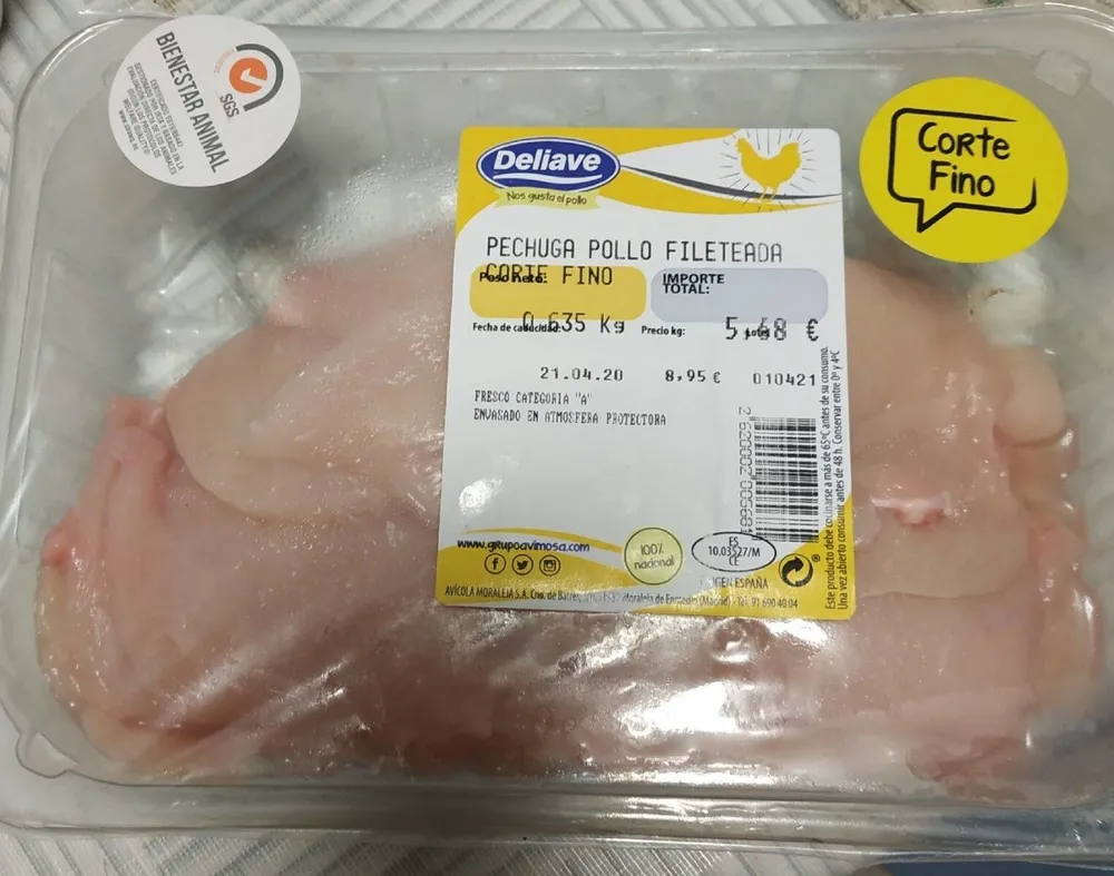 Pechuga de pollo fileteada.