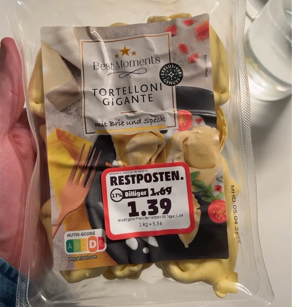 Tortelloni Gigante mit brie und speck