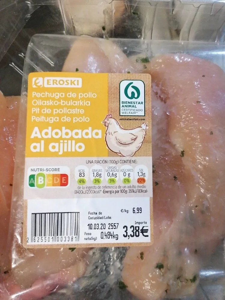 Pechuga de pollo adobada al ajillo
