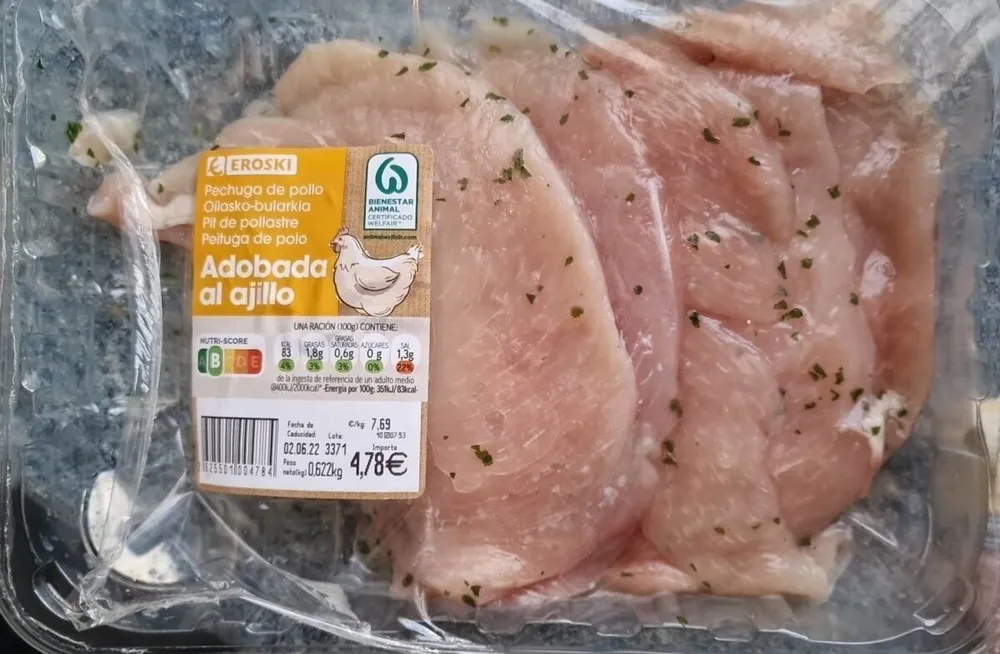 Pechugas de pollo adobada al ajillo