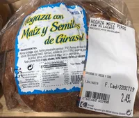 Hogaza con maíz y semillas de girasol