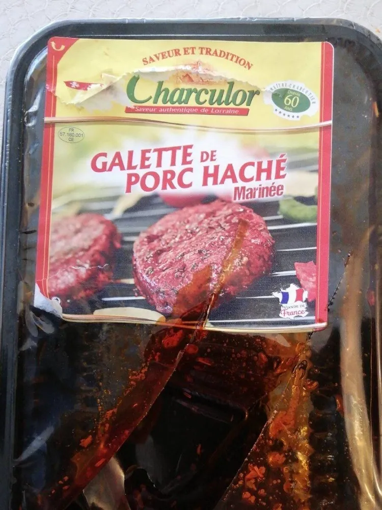 Galettes de porc haché marinées