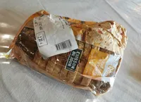 Pain spécial céréales et fruits tranchés