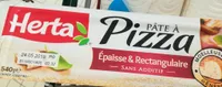Pâte à pizza épaisse et rectangulaire