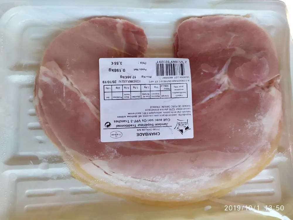 Jambon supérieur traditionnel cuit avec son os