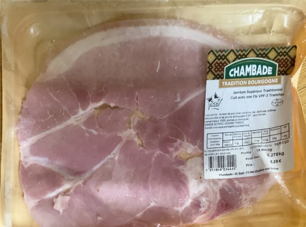 Jambon supérieur traditionnel cuit avec son os