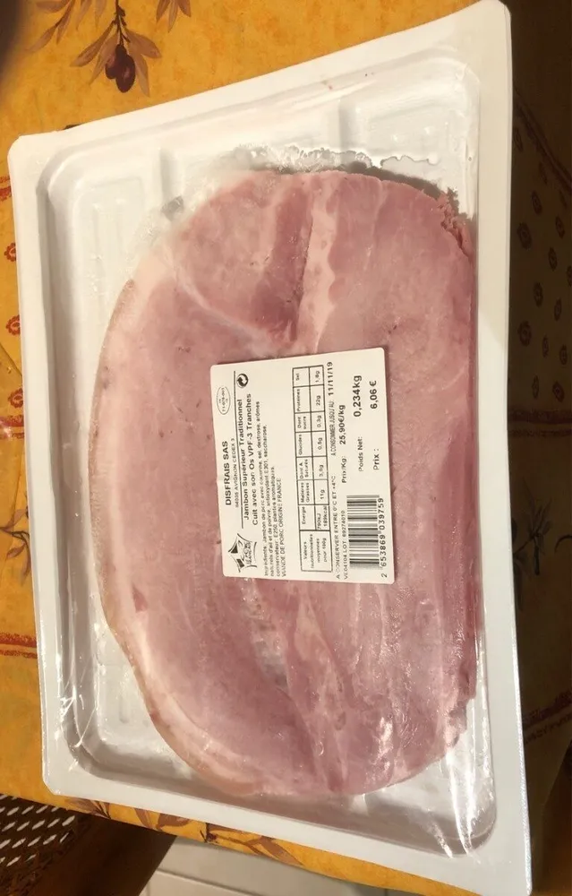 Jambon superieur traditionnel cuit avec son os