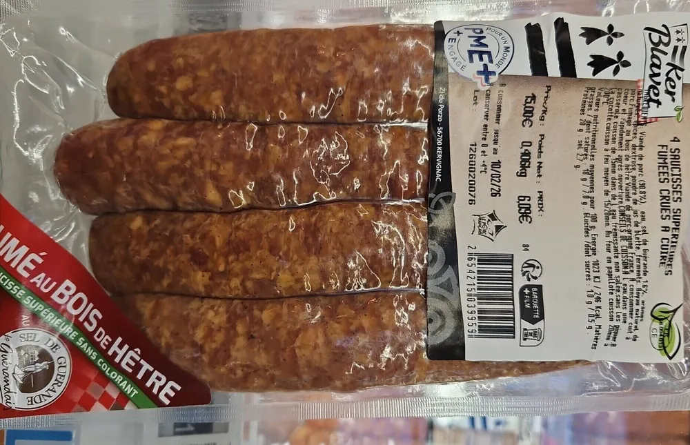 Saucisses supérieures fumée crues à cuire