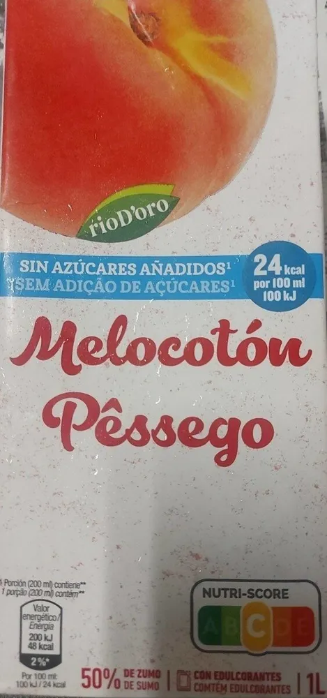 Bebida refrescante de zumo de melocotón con edulcorantes