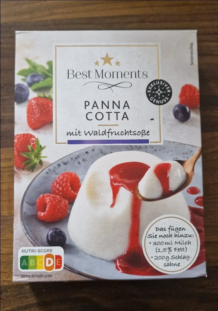 Panna Cotta mit Waldfruchtsauce