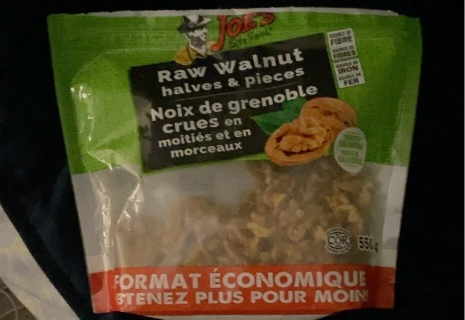 Raw walnut halves and peices