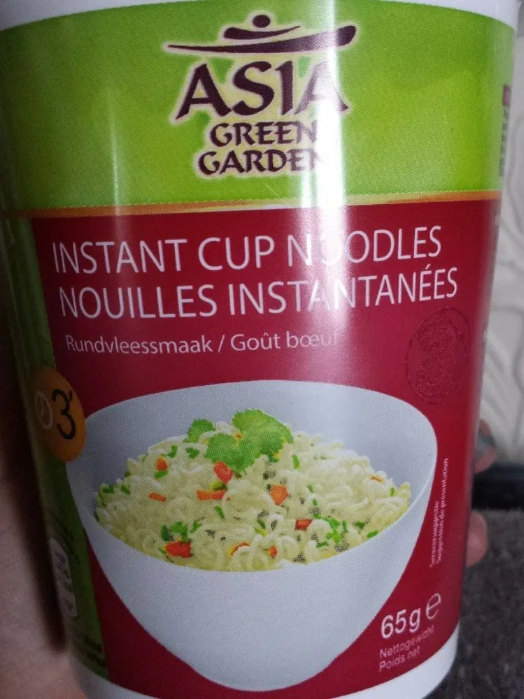 Instant cup noodles: nouilles instantanées