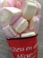 Mitres et voitures en guimauves