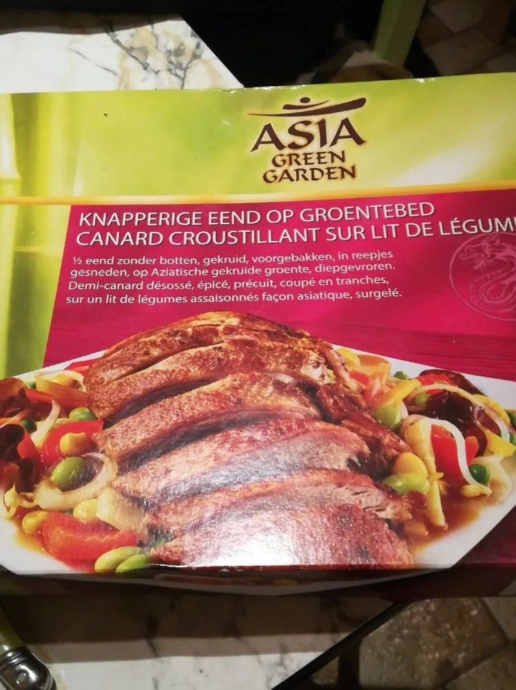 Canard croustillant sur lit de légumes