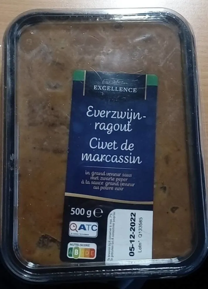 Civet de marcassin à la sauce grand veneur au poivre noir