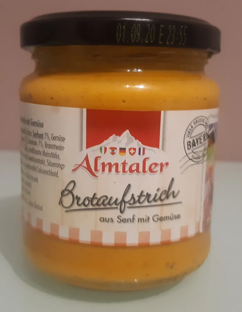 Brotaufstrich mit Senf und Gemüse
