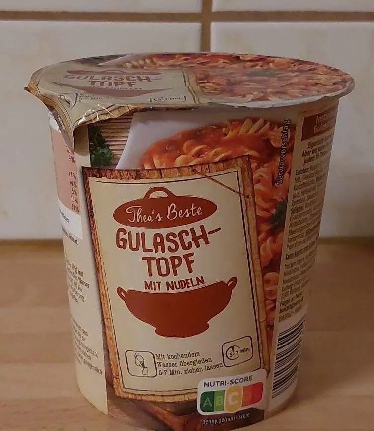Gulasch Topf mit Nudeln
