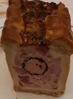 Pâté croute au porc et canard avec médaillon de foie