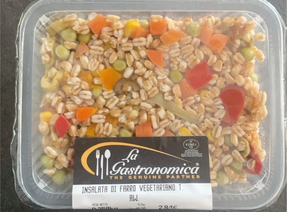 Insalata di farro vegetariano