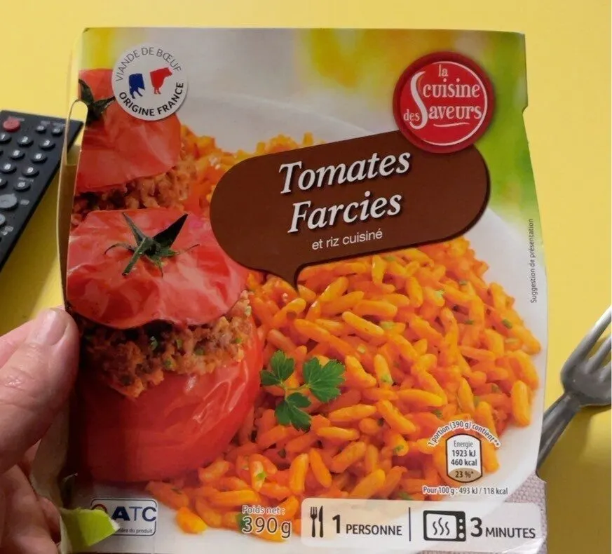 Tomates farcies et riz cuisiné