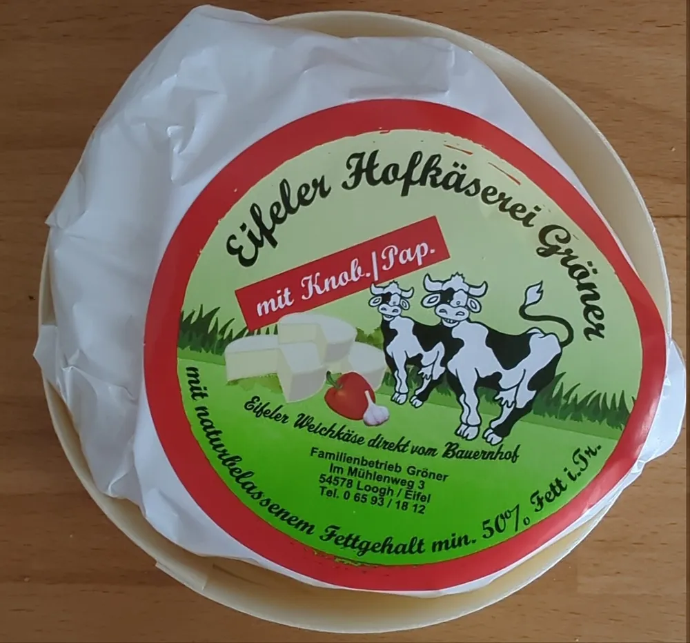 Eifeler Weichkäse direkt vom Bauernhof mit Knob.|Pap.