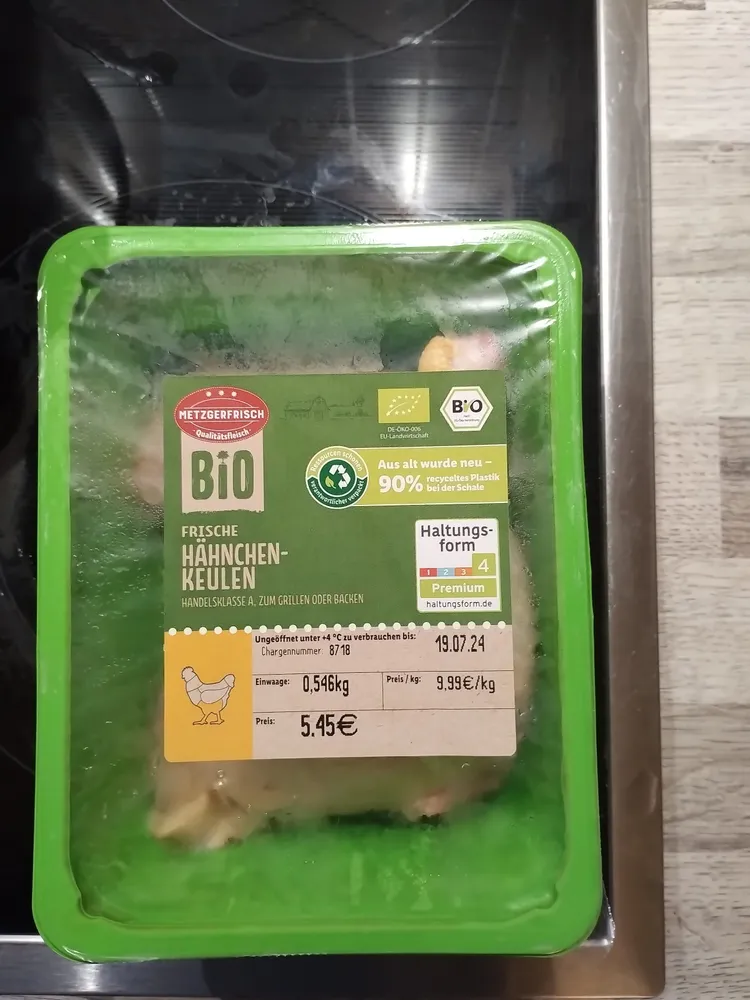 FRISCHE HÄHNCHEN-KEULEN