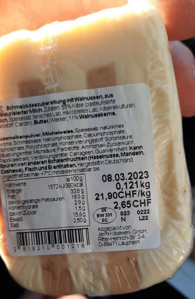 Schmelzkäse mit Walnuss