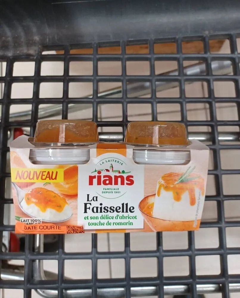 La faisselle et son delise d'abricot touche de romarin