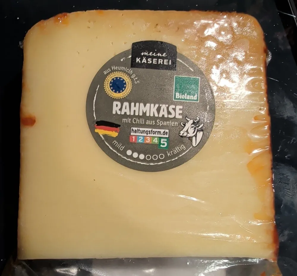 Bio Hartkäse Aus Heumilch Verfeinert Mit Chili