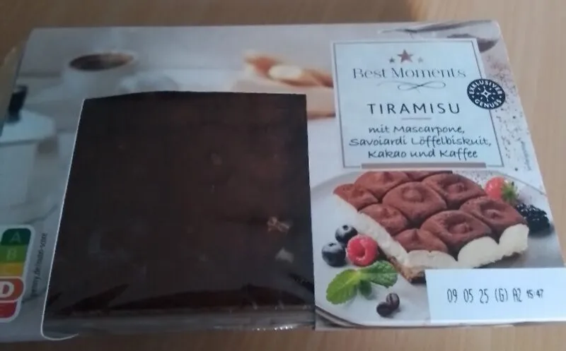 TIRAMISU mit Mascarpone, Savoiardi Löffelbiskuit, Kakao und Kaffee