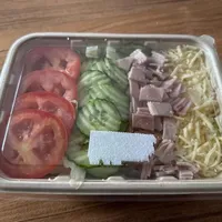 Salat Platte mit Käse und Schinken