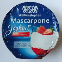 Mascarpone Joghurt auf Erdbeere