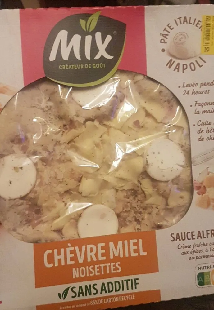 Pizza chèvre miel noisettes