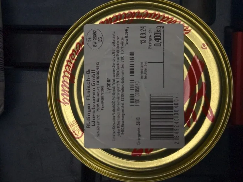 Wurst und Fleisch in der Dose