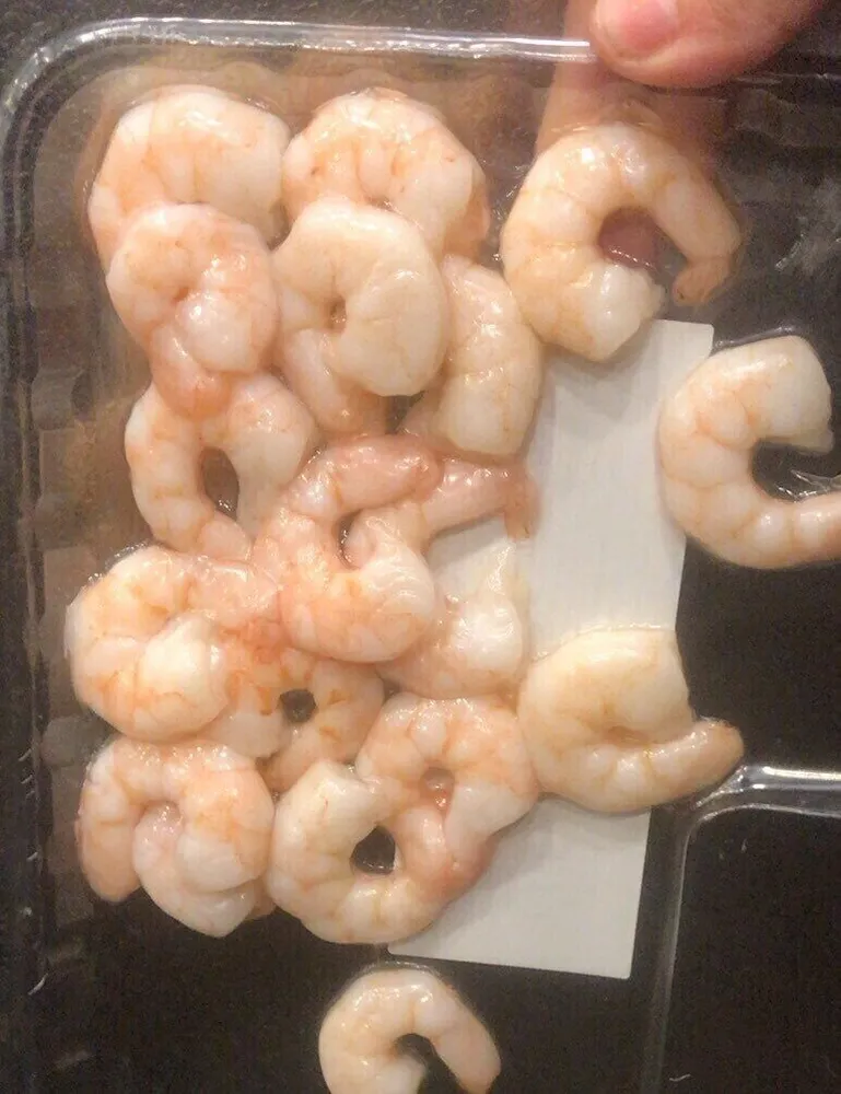 Queues de crevettes cuites