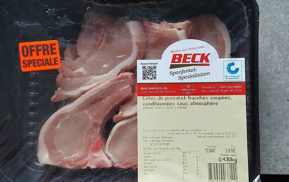 Côtés de porcelet fraîches