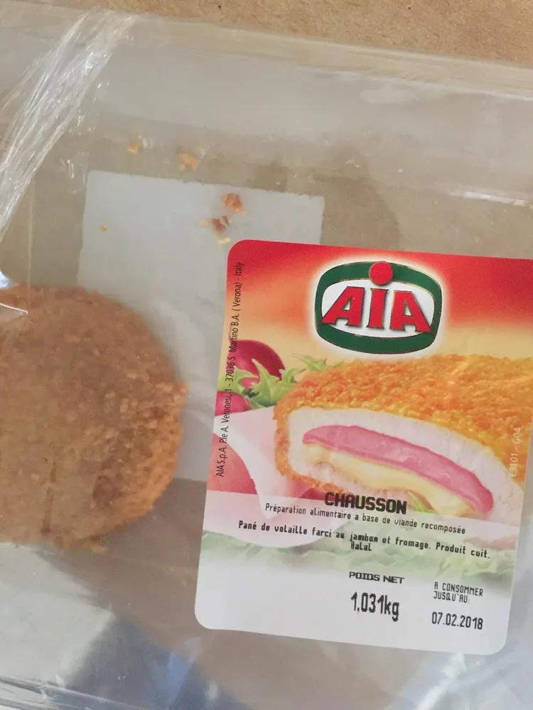 CHAUSSON - Pané de volaille farci au jambon et fromage.