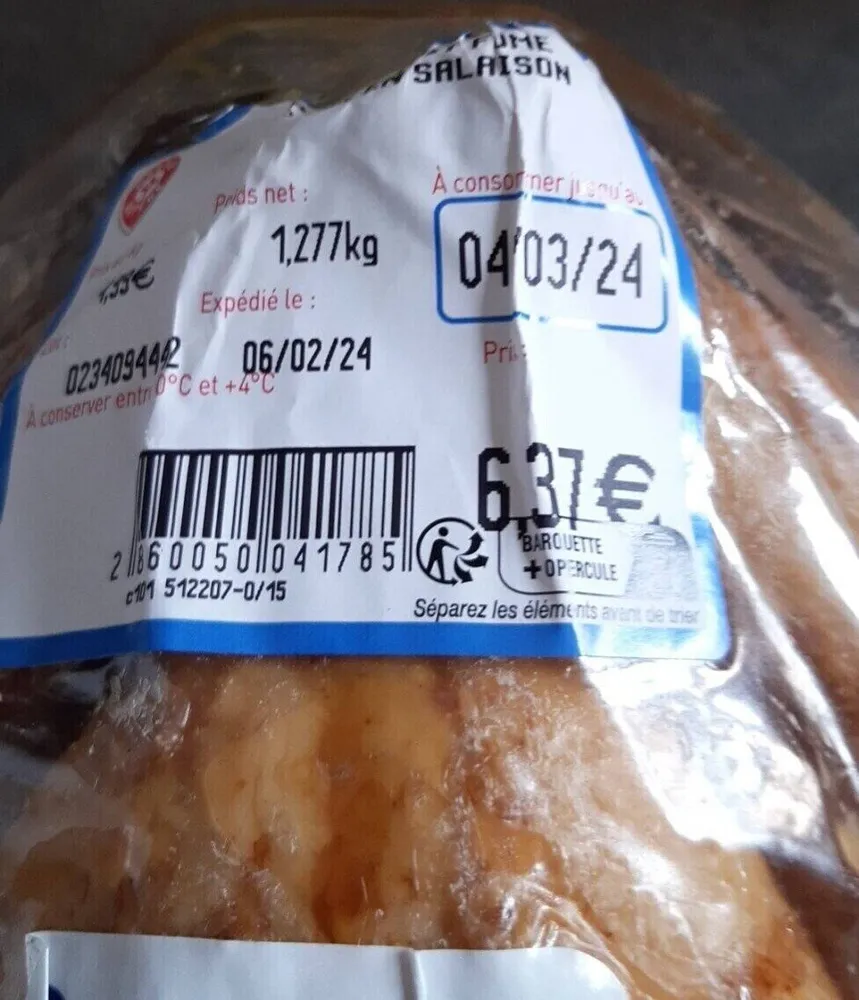 Poulet cuit fumé traite en salaison