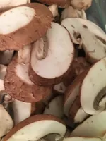 Emincés de champignons bruns
