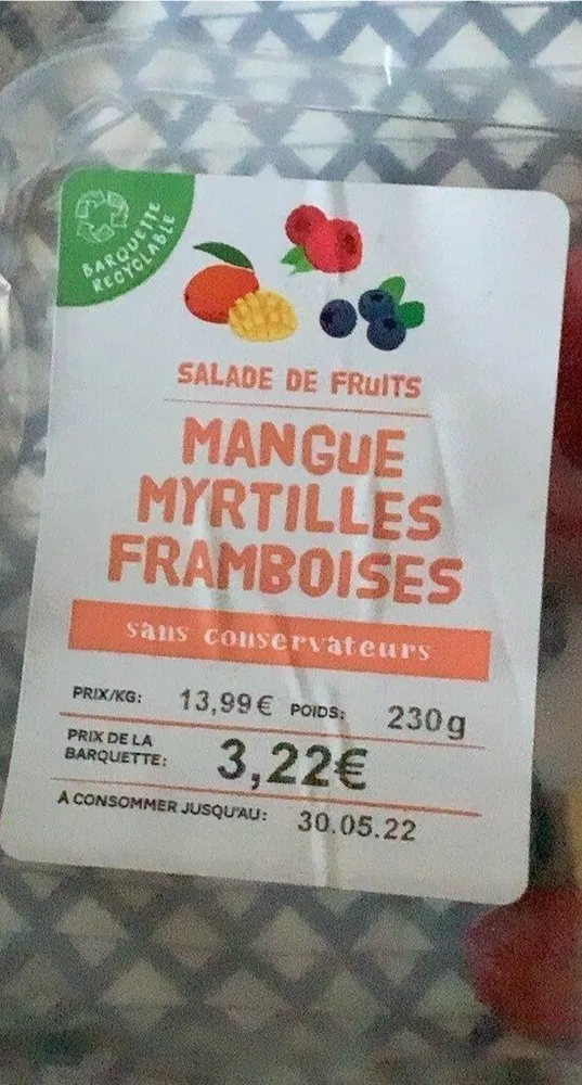 Salade de fruits mangue myrtille framboises