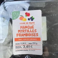Fruits mangue myrtille framboises