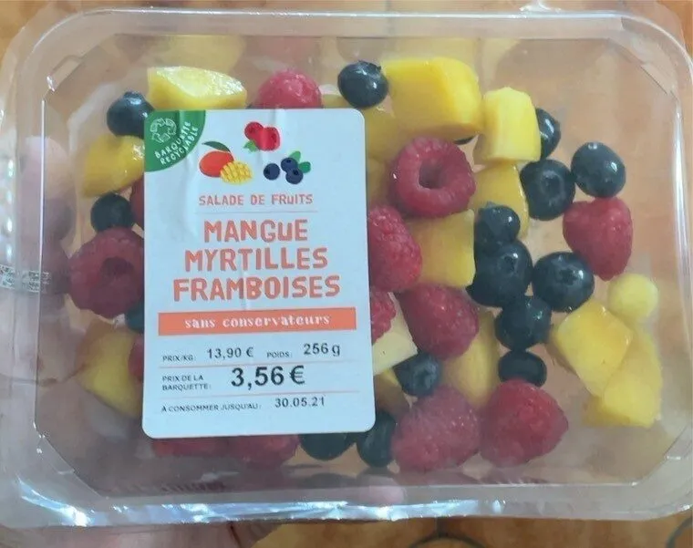 Salade de fruit mangue myrtilles framboises
