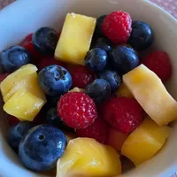 Salade de fruits Mangue Myrtilles Framboises