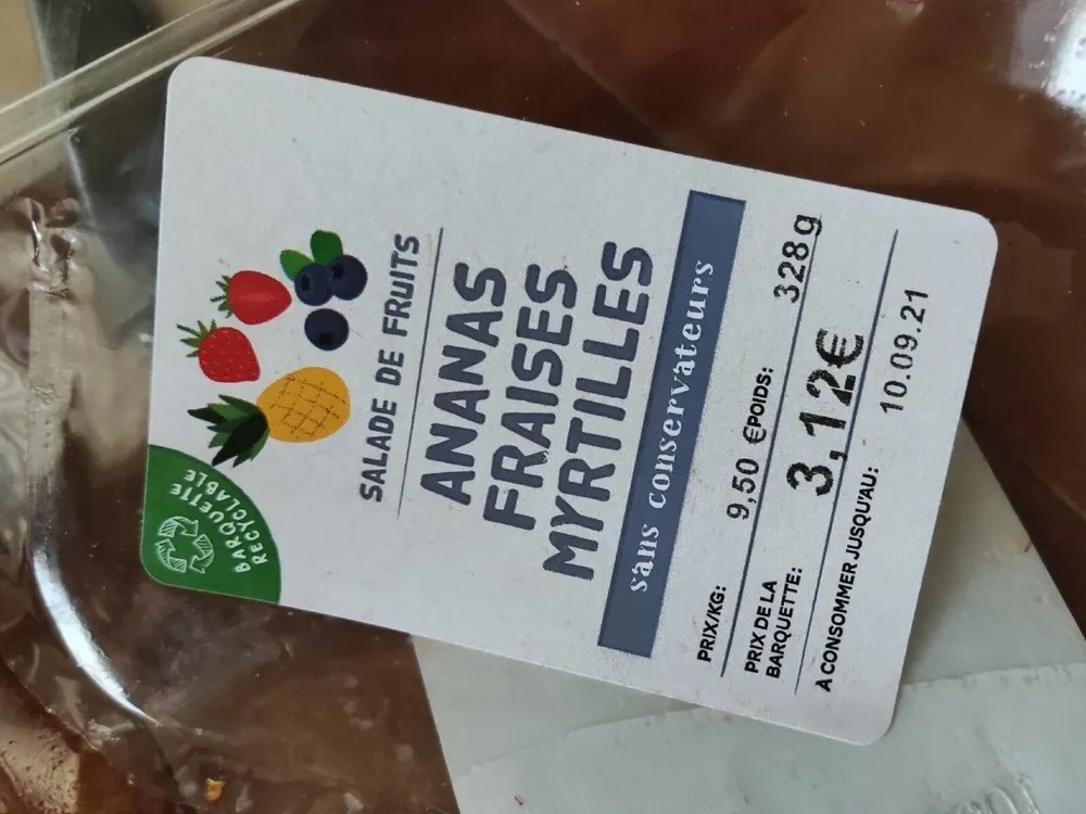 Ananas fraises myrtilles
