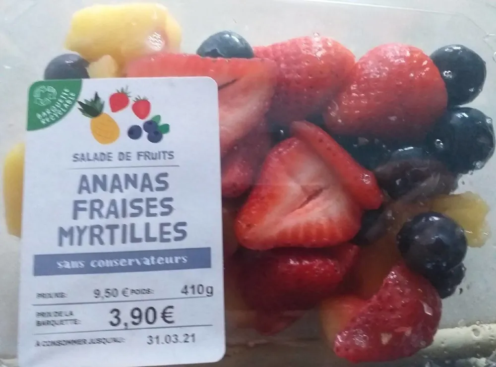 Salade de fruits Ananas, fraises, myrtilles