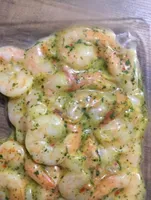 Queues de crevettes marinees