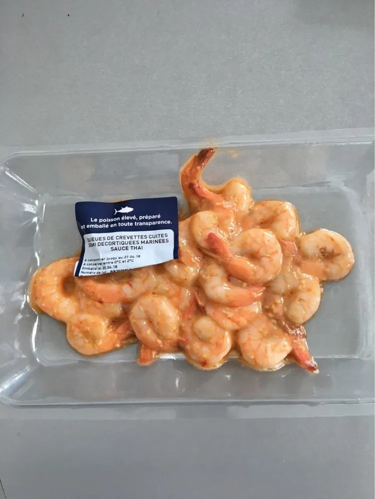 Que de crevettes cuites semi décortiquées marinées sauce thai
